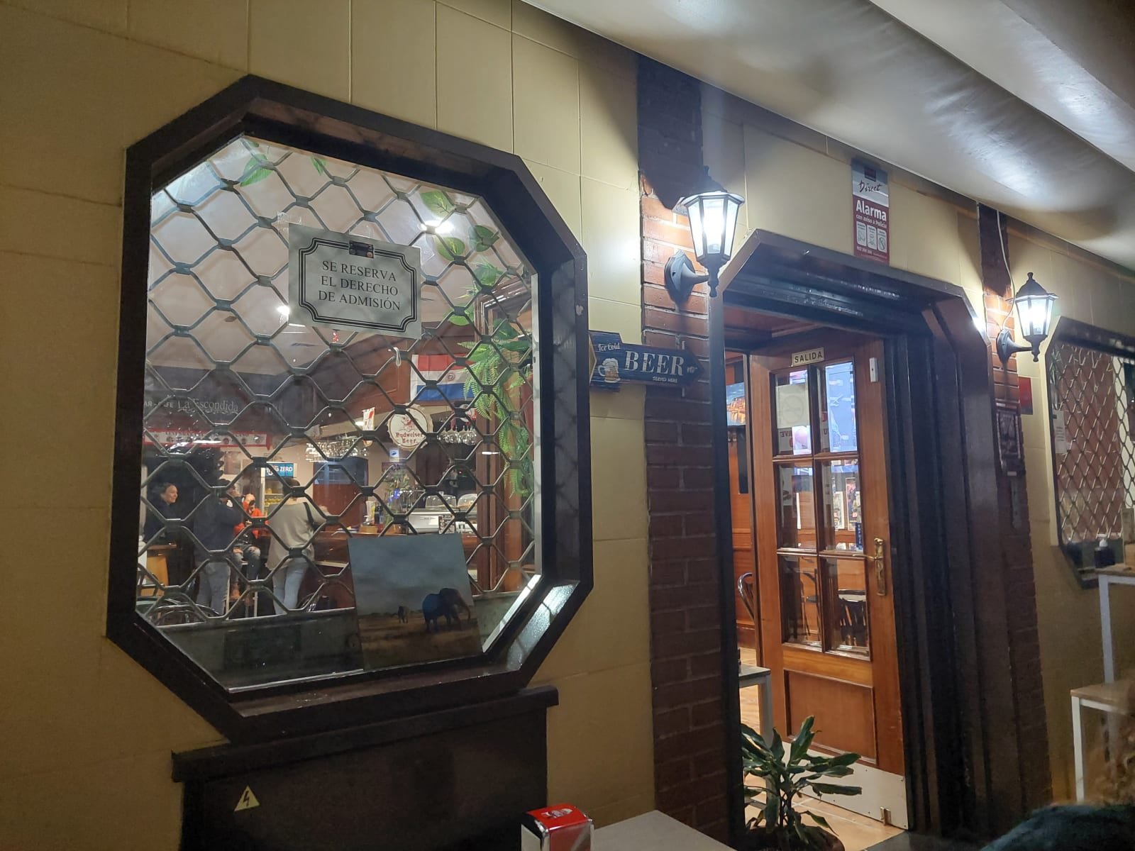La Escondida Bar-Café