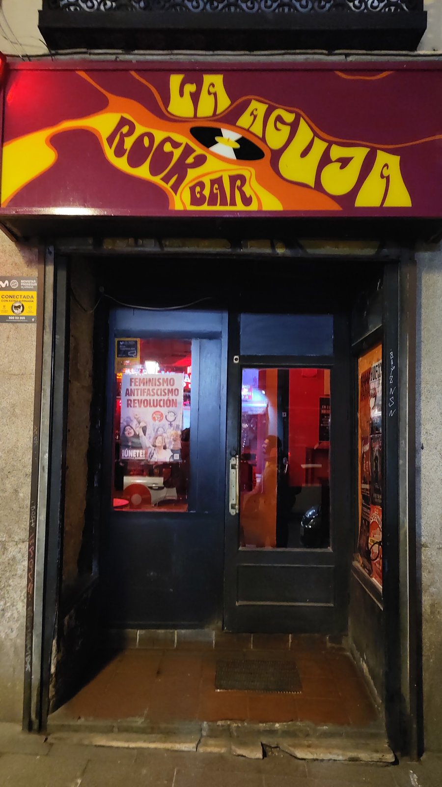La Aguja Lavapiés - Música en Vinilo, Copas y Cerveza fría