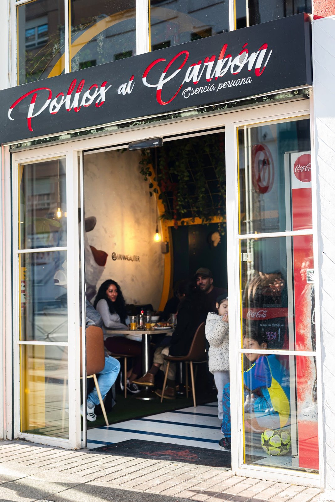Pollos al Carbón esencia Peruana // RESTAURANTE PERUANO
