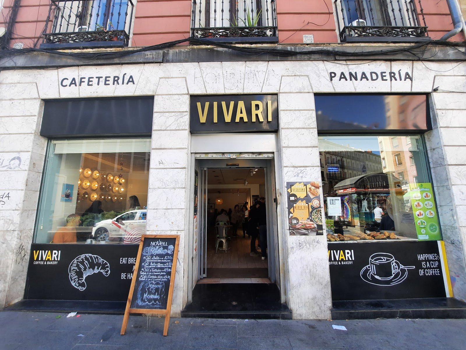 Vivari Coffee & Bakery