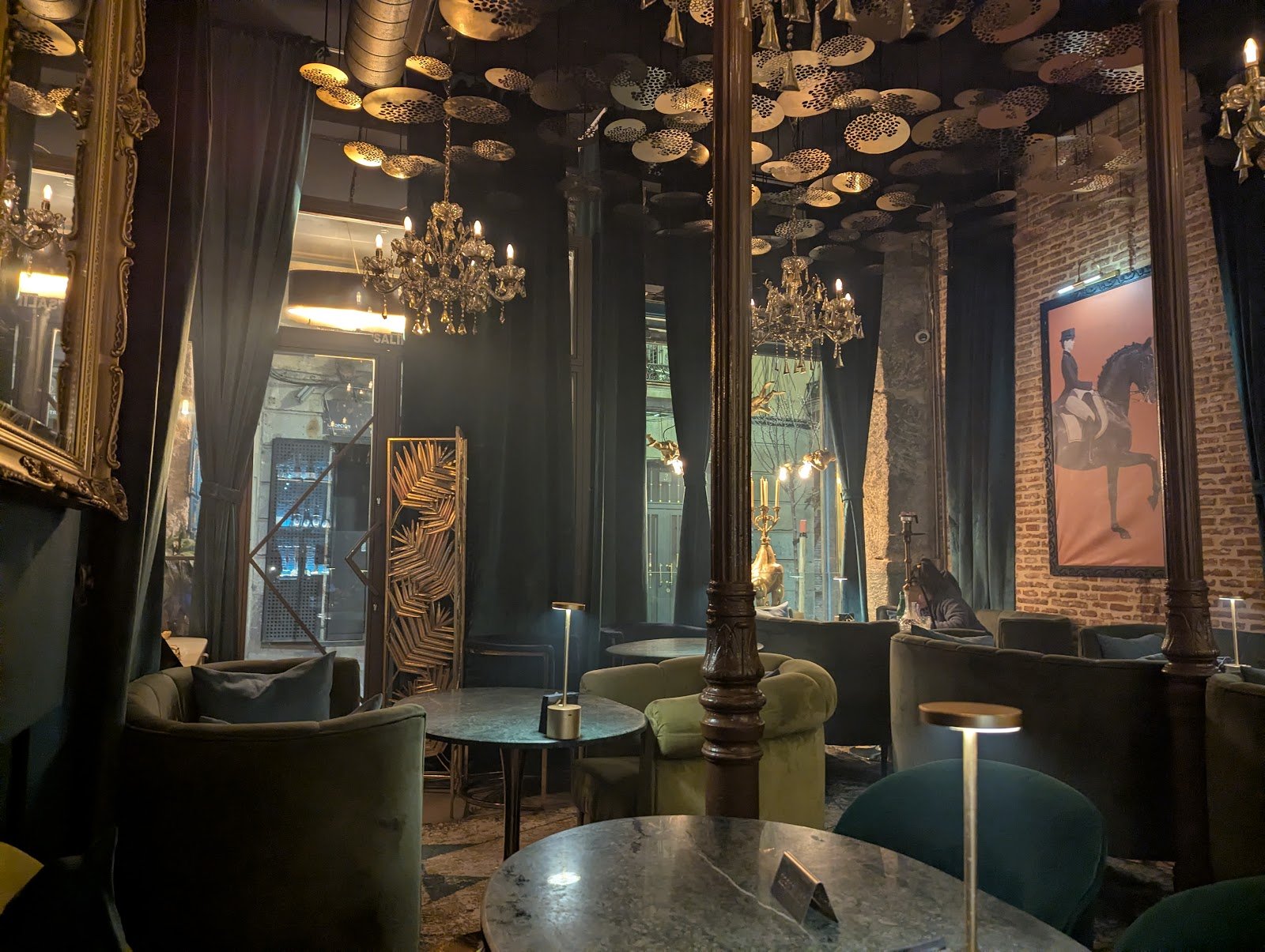 DARKOM LOUNGE