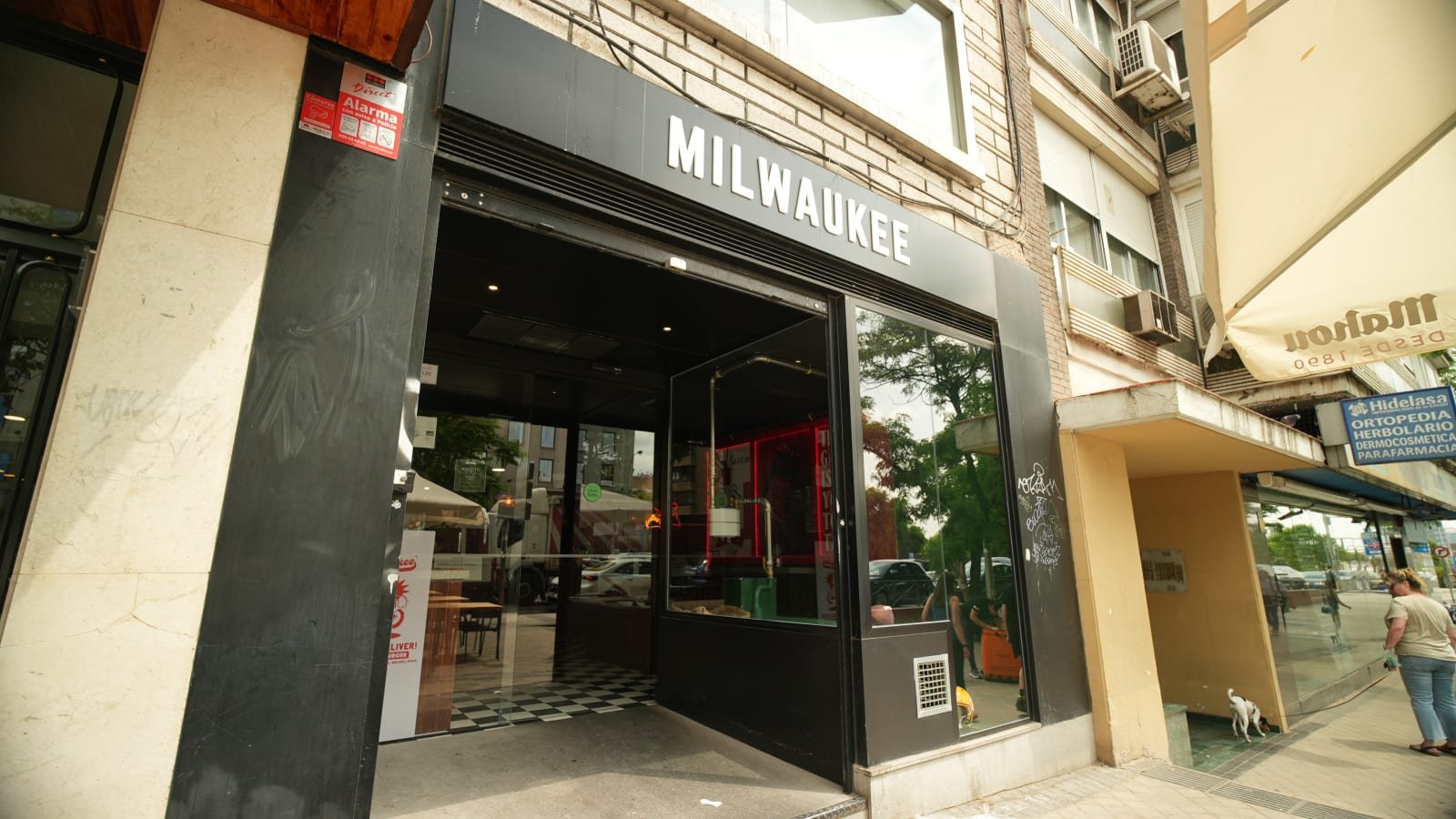 Milwaukee Burger Avda America